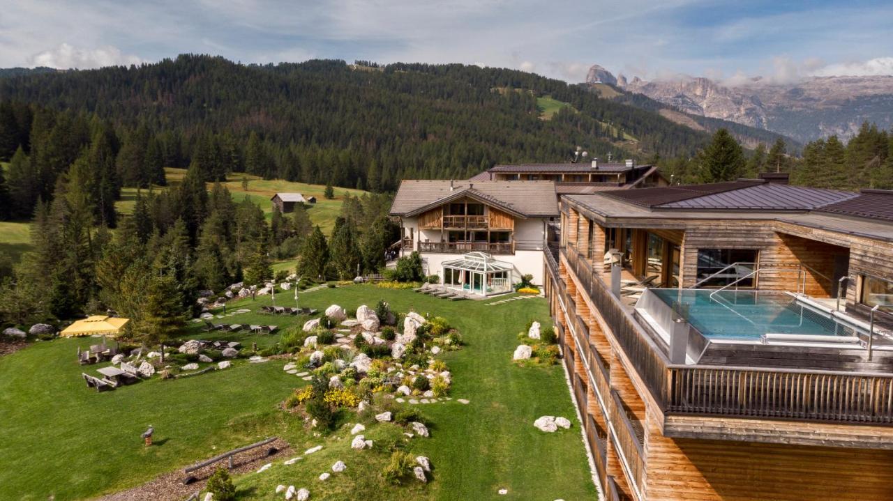 Hotel Gran Paradiso San Cassiano  Exterior photo