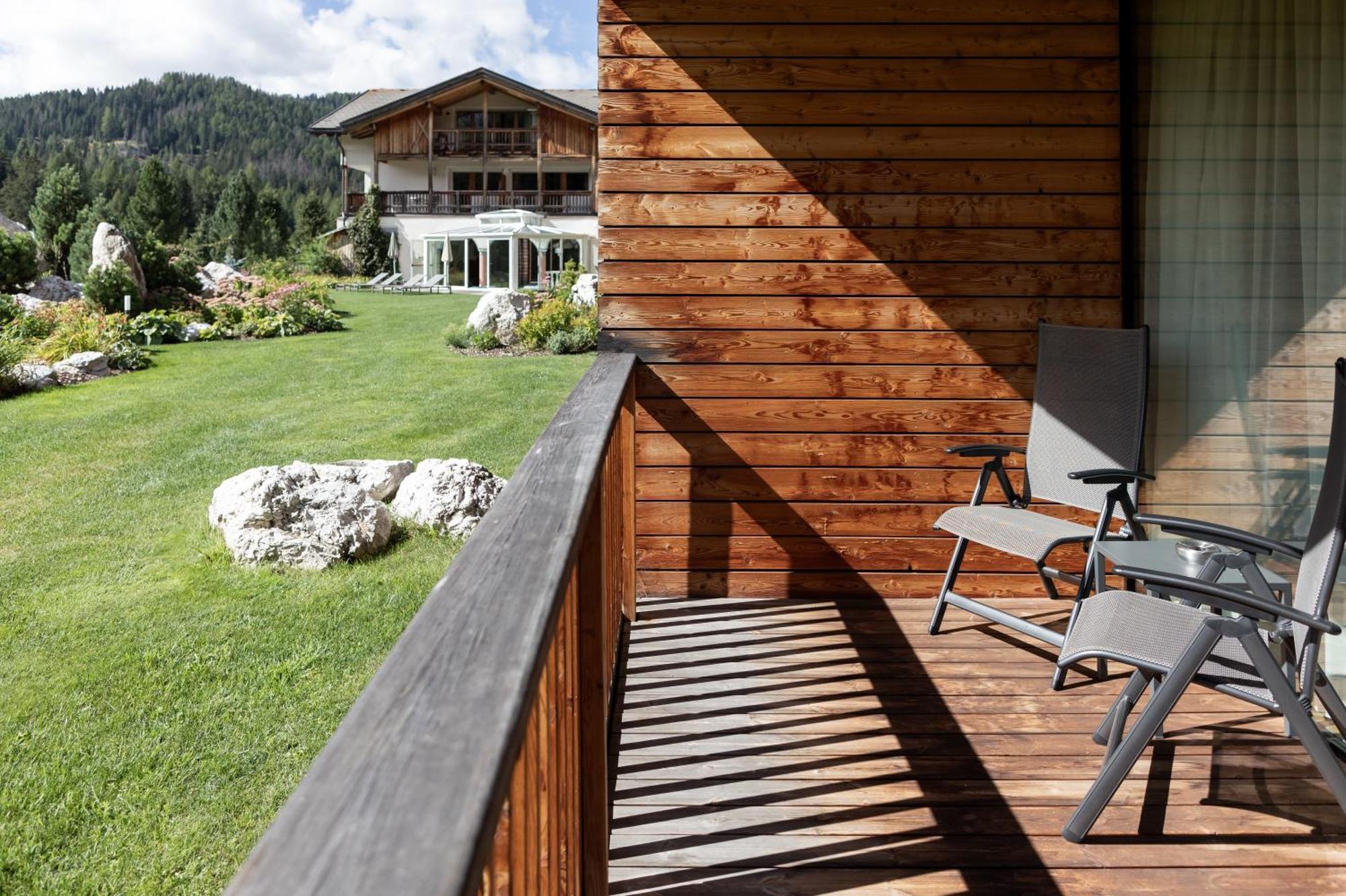 Hotel Gran Paradiso San Cassiano  Exterior photo